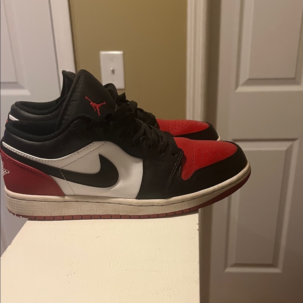Jordan Men's Black, Red, and White Sneakers